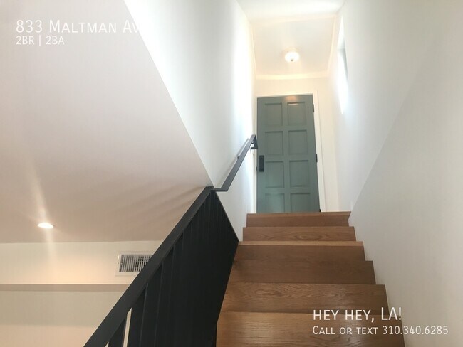 Building Photo - SOPHISTICATED SILVER LAKE DUPLEX | OVERLOO...