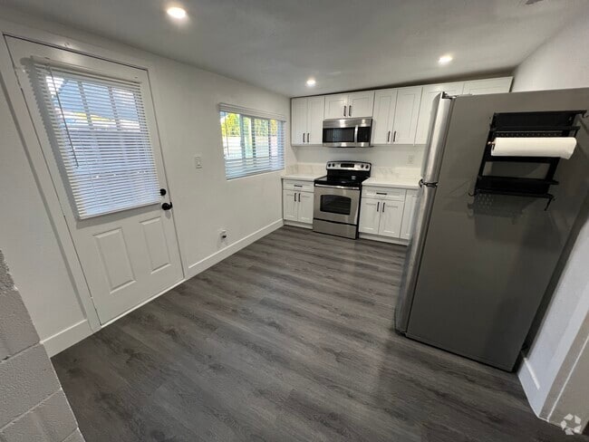 Building Photo - 40585 Sanalamar Dr