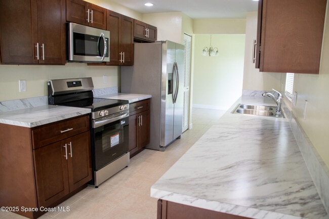 Building Photo - 1095 Lynbrook St NW