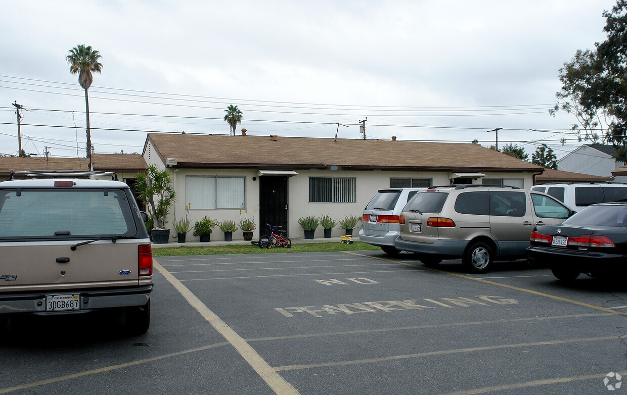 Building Photo - 2260-2266 Placentia Ave