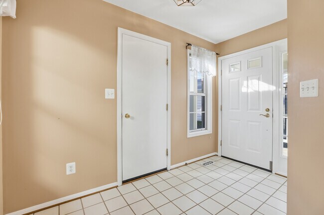 Foto del edificio - 8341 Marketree Cir