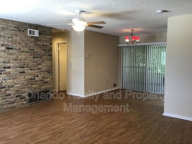 Building Photo - 7024 Chaucer Ln