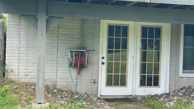 Private Entrance - 2806 Park Mills Rd