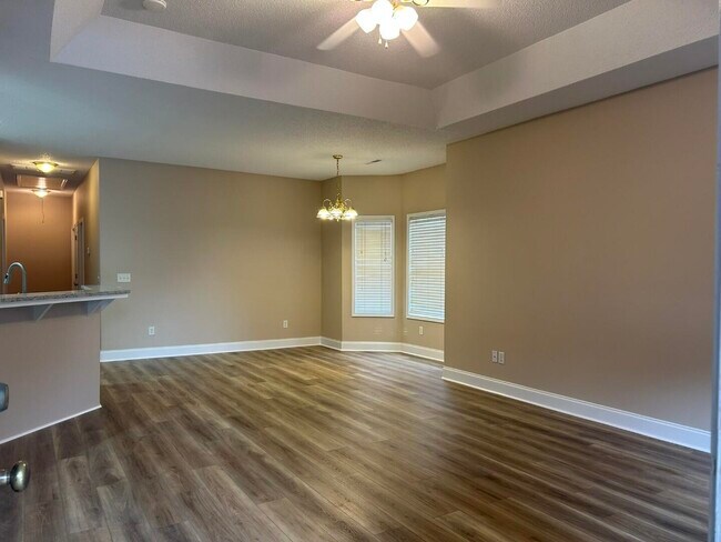 Foto del edificio - 3421 Beacon Dr