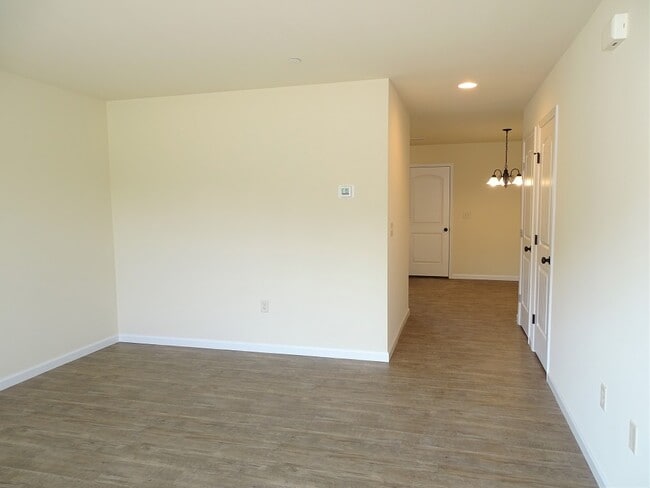 Building Photo - 852 Byler Cir