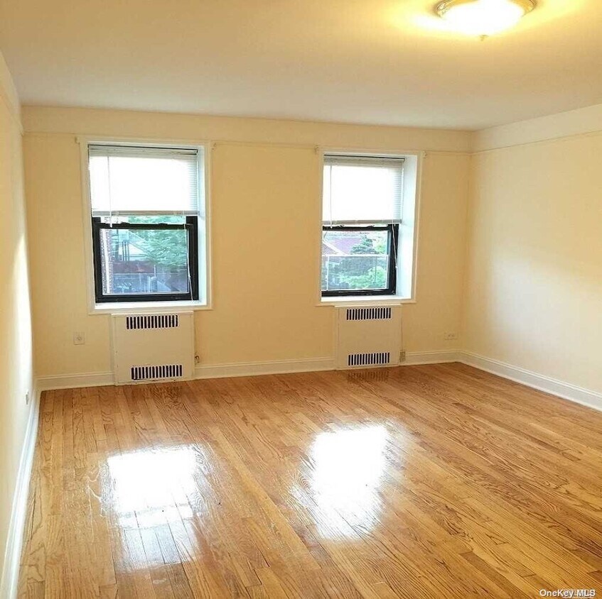 Primary Photo - 92-11 35th Ave