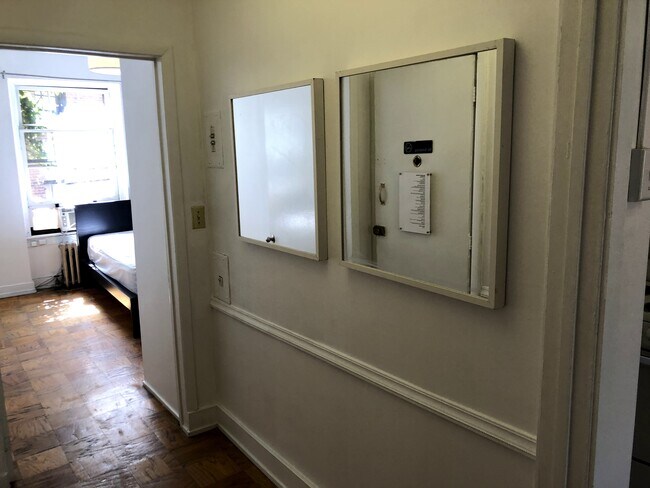 Foto del edificio - 229 E 9th St