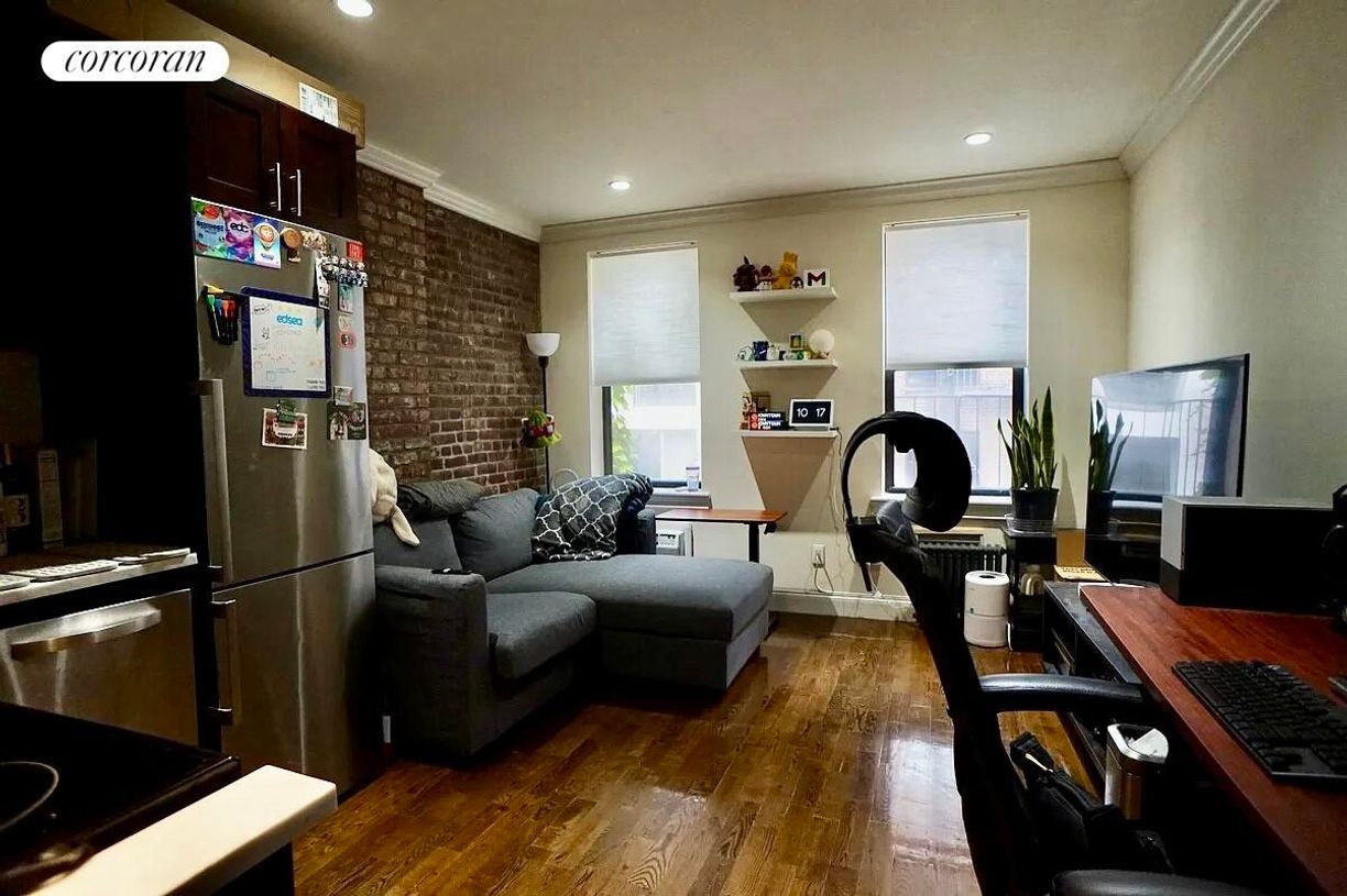 Primary Photo - 254 W 15th St