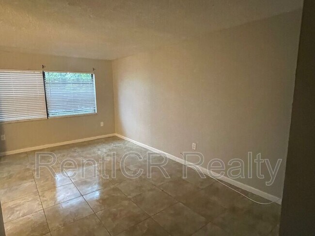 Foto del edificio - 1465 Drew St