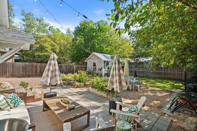 Foto del edificio - 4905 Duval St