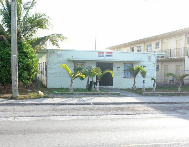 Building Photo - 537 SW 6th Ave