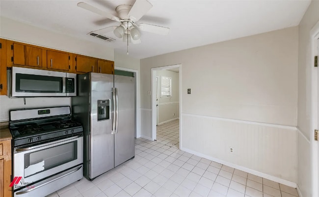 Building Photo - 1913 Lee St