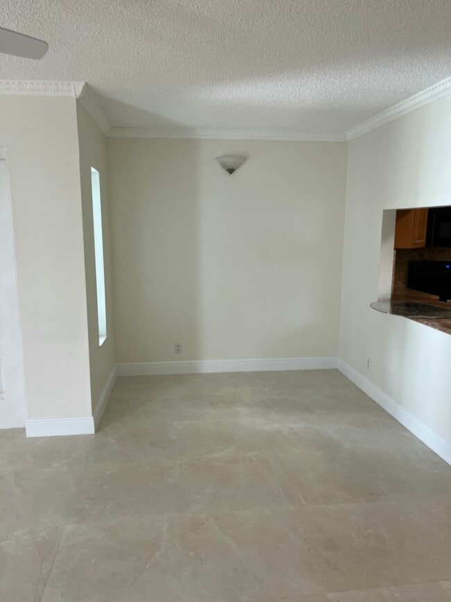 Building Photo - 1012 Green Pine Blvd