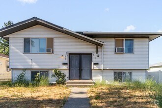 Building Photo - 1629 E Rowan Ave
