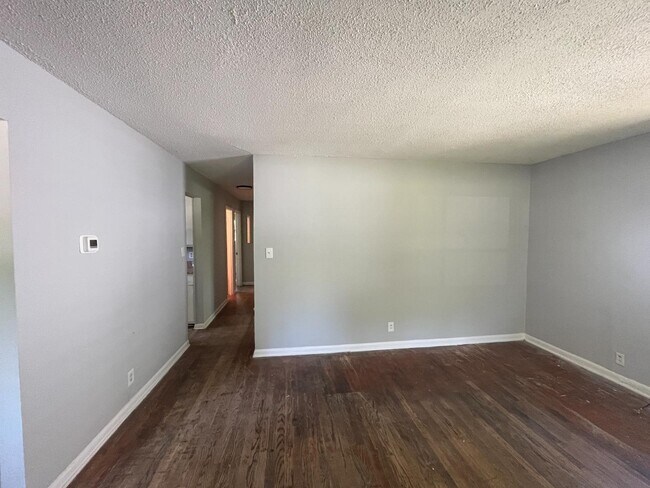 Foto del edificio - 2321 Stroller Ave