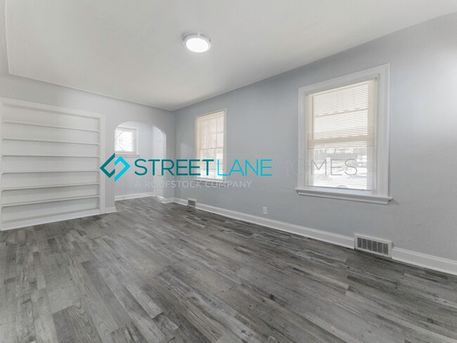 Building Photo - $500 off first month or Amazon Gift Card b...