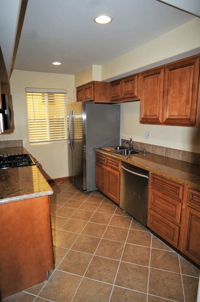 Kitchen - 605 N Kings Rd