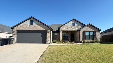 Building Photo - 5014 Cranbrook Dr