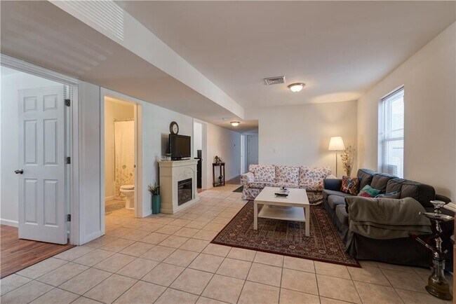 Foto del edificio - 976 Atwells Ave