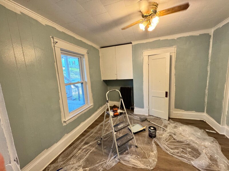 Building Photo - 467 Burgess St