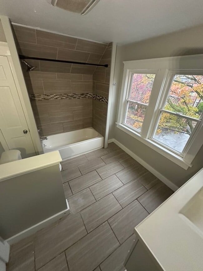 Building Photo - 347 Broadway