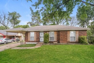 Building Photo - 4940 Clearbrook Cove