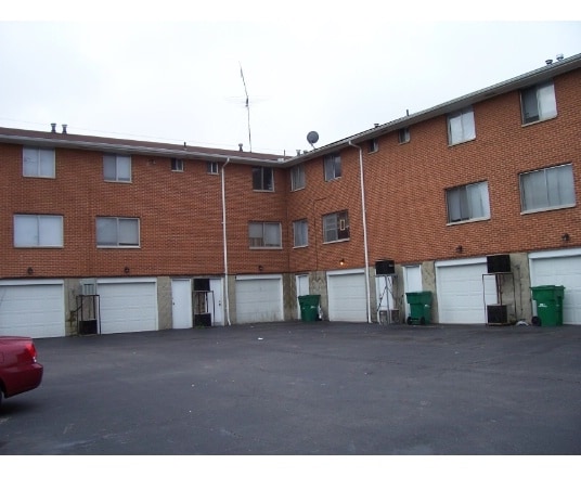 Building Photo - Fair Oaks Apartments