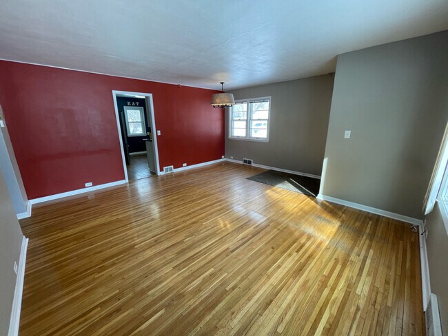 Foto del edificio - 702 W Bancroft Ave