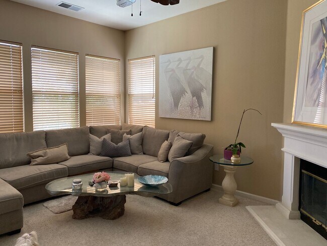 Foto del edificio - Great Summerset 3 popular floorplan!  2 be...