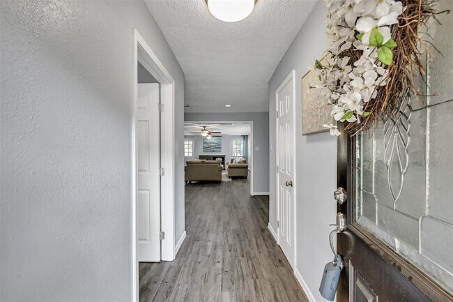 Foto del edificio - 12902 Timberlake Dr