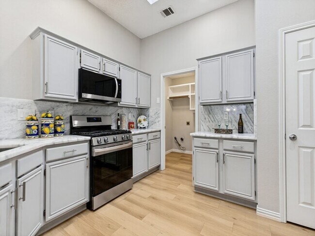 Building Photo - 8028 Alderwood Pl