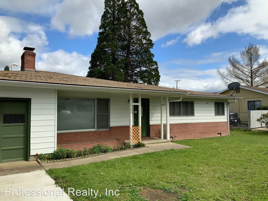 3 br, 1.5 bath House 1589 NW Jefferson House for Rent in Roseburg