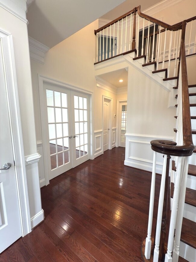 Building Photo - Spacious 4 Bed 5.5 Bath Home in Annandale,...
