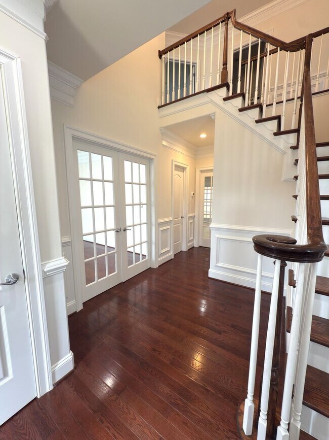 Foto del edificio - Spacious 4 Bed 5.5 Bath Home in Annandale,...