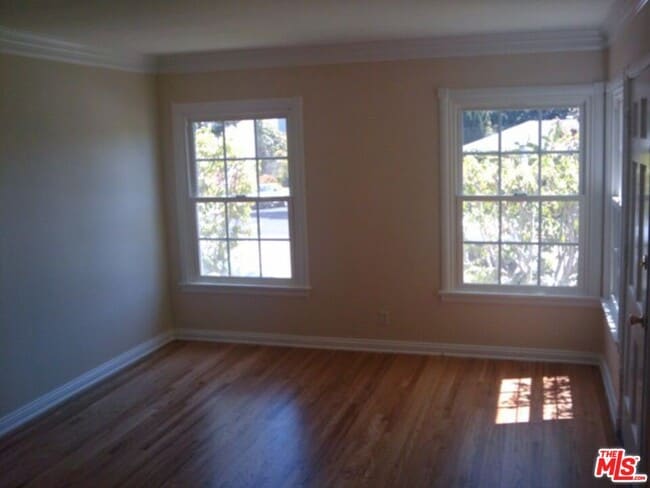 Building Photo - 1303 Devon Ave