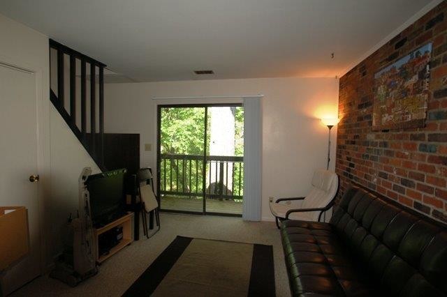 Foto del edificio - 2 Bed/1 Bath Townhouse near Main Campus