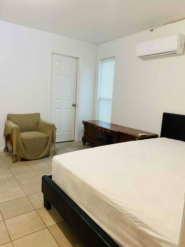 Foto del edificio - 8314 Leader St