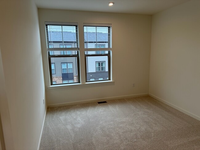 Building Photo - 20973 Bluebird Sq