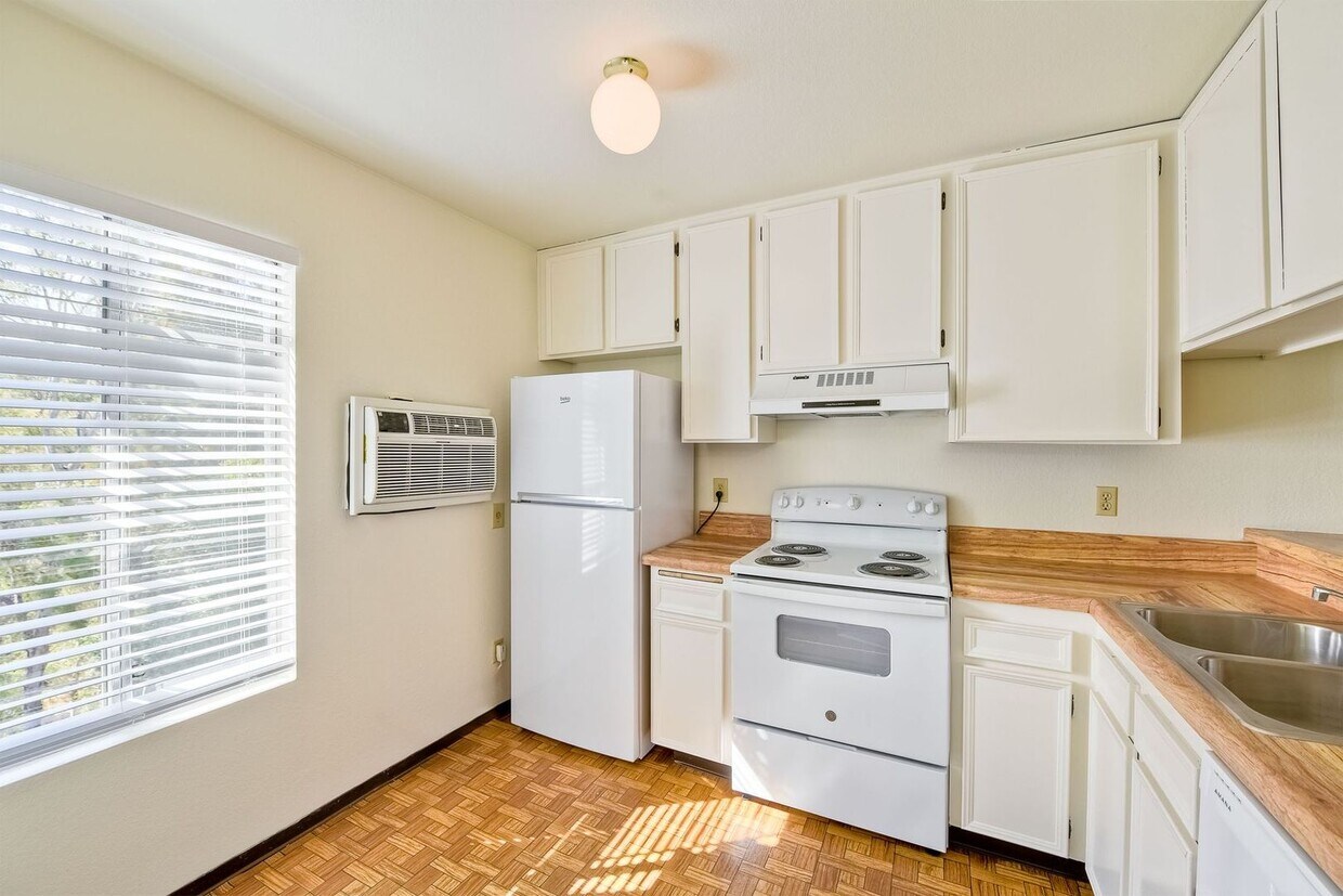 Primary Photo - 7506 Parkway Dr