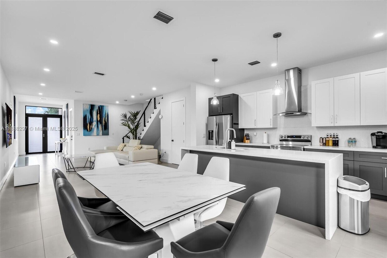 Foto principal - 2755 SW 2nd St