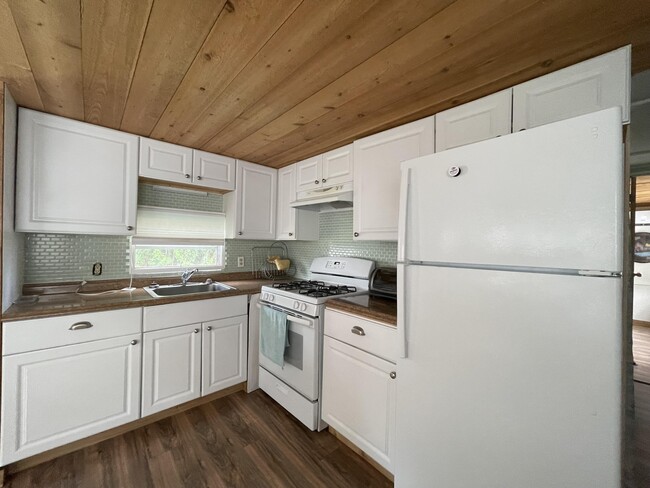Building Photo - 30887 Hammock Dr