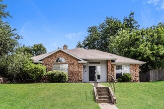 Building Photo - 404 Derby Ln