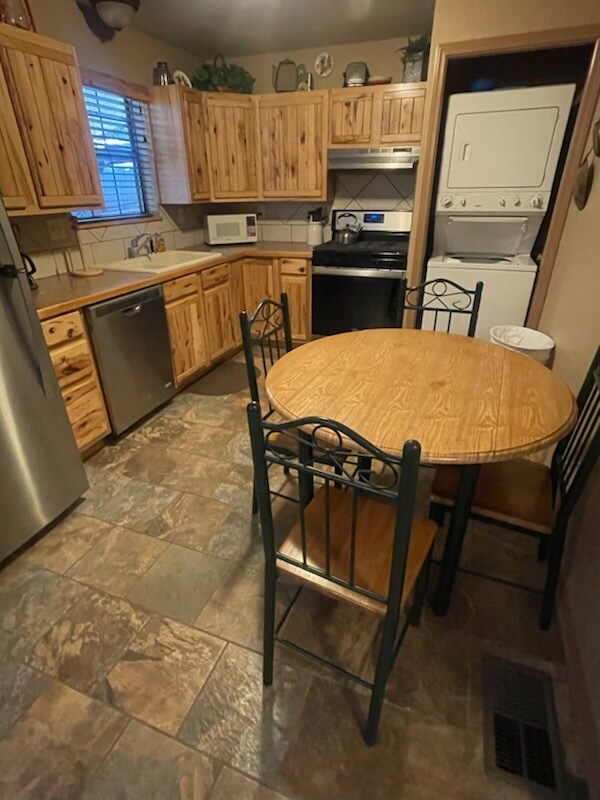 Foto del edificio - 110 Hart Ave