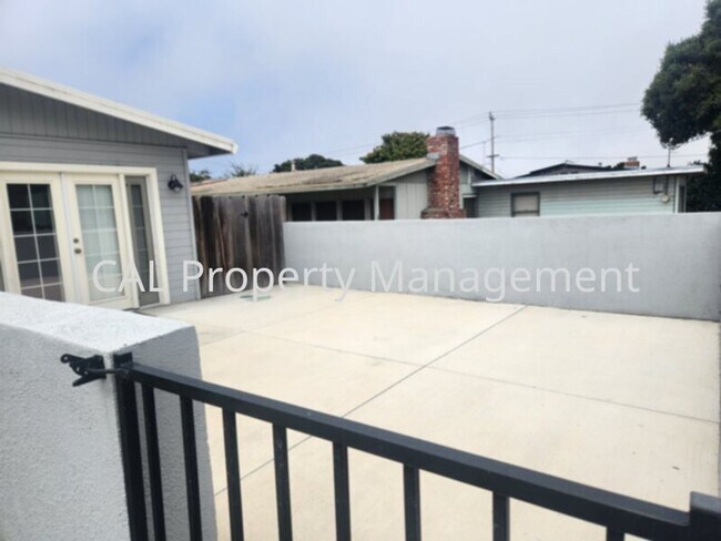 Building Photo - Enjoy this 2 bedroom home in Monterey, CA!