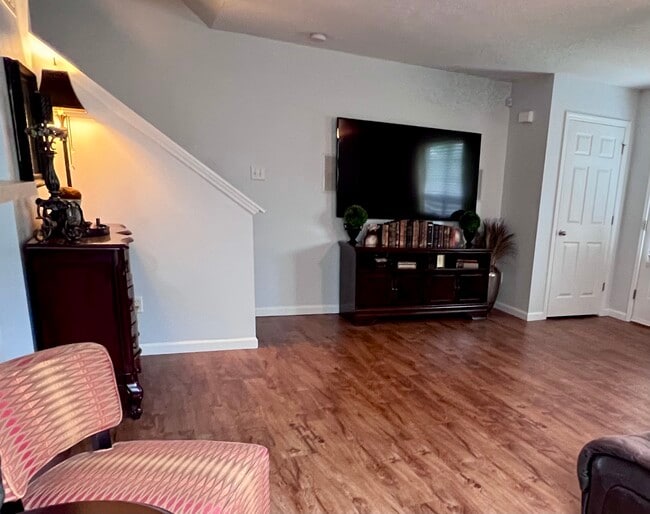 Building Photo - 271 Countryshire Dr