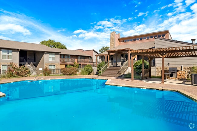 Apartments for Rent with High Ceilings Near Sixth Street Historic ...