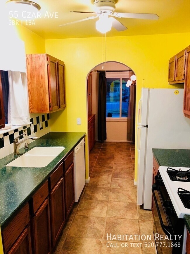 Charming 2 bedroom with large grassy yard ... - 4