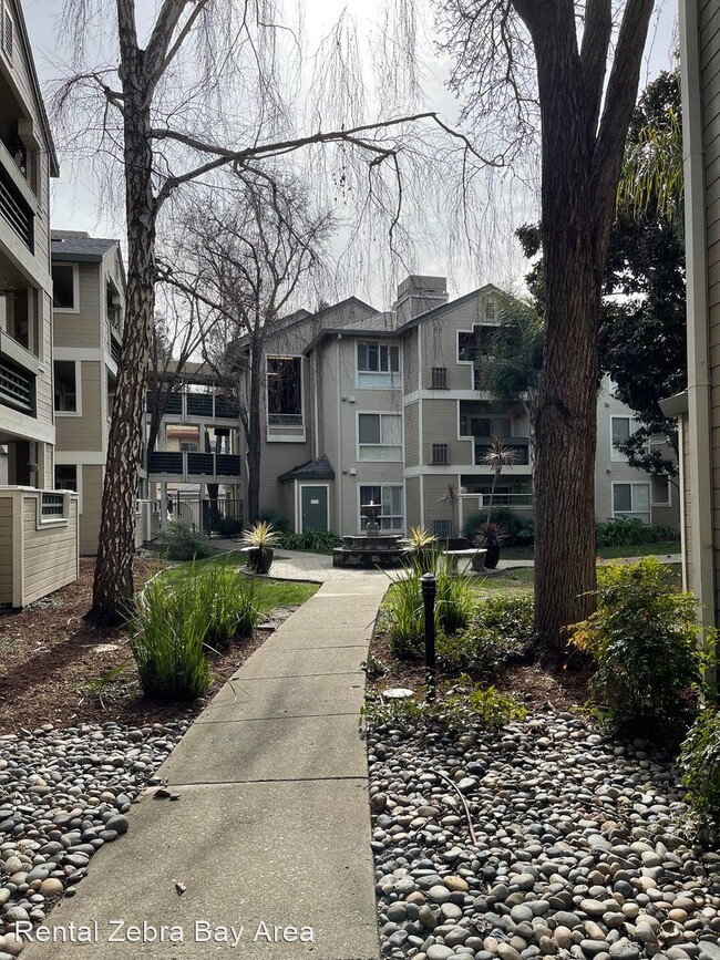 Building Photo - 2 br, 2 bath House - 2560 Oak Rd  #121