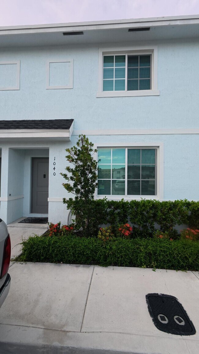 Foto del edificio - 1040 NW 5th Ter