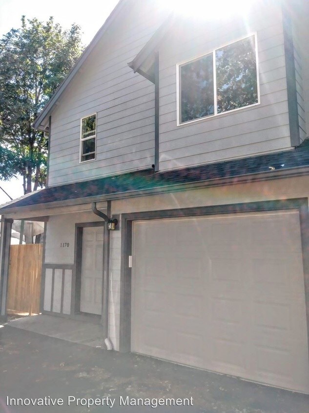 Primary Photo - 1164-1170 SE Oak St